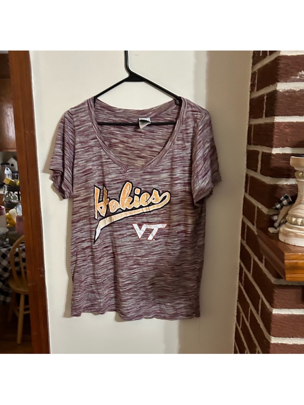 Virginia Tech Hokies Size XL Maroon Short Sleeve V-Neck Tee